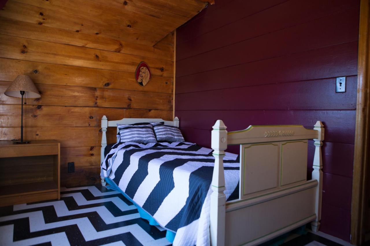 Hicksville Pines Chalets & Motel Idyllwild Exterior photo